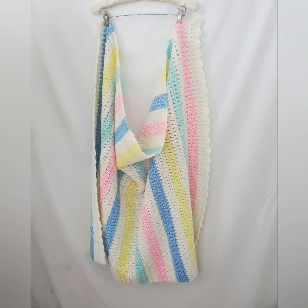 Vintage crocheted striped pastel baby blanket - Picture 4 of 6